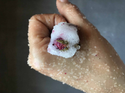 Tips Bikin Scrub Alami dari Gula